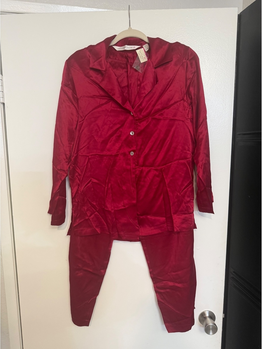 New with tags vintage 100% silk Victoria secrets pajama set